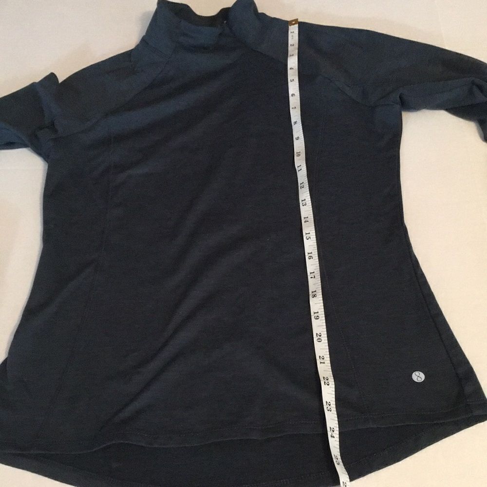 Layer8 Athletic Long Sleeve Base Layer Qwickdry Top Size Small w/ Thumb Holes - Picture 10 of 15
